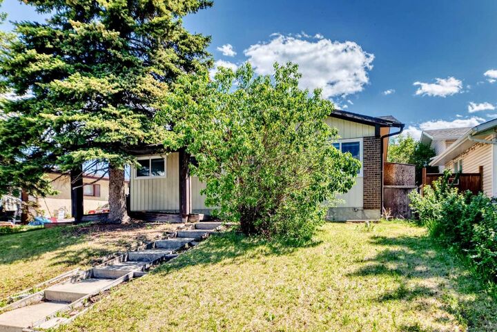 Property Photo: 3224 Rundlelawn Road NE AB T1Y 3H5