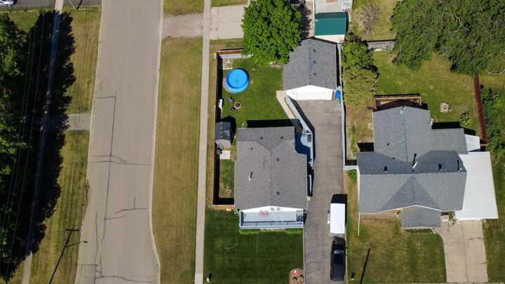 Property Photo: 196 S 100 E AB T0K 2S0