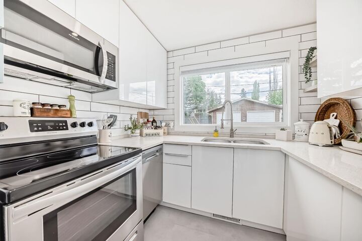 Property Photo:  6440 4 Street NW 1  AB T2K 1B8 
