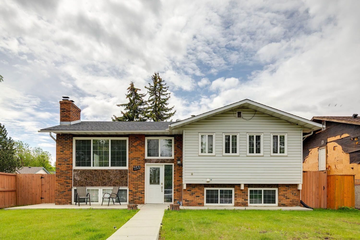 Property Photo:  755 Whitemont Drive NE  AB T1Y 3H1 