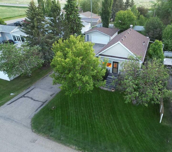 Property Photo: 123 McCann Street SE AB T0J 1X1