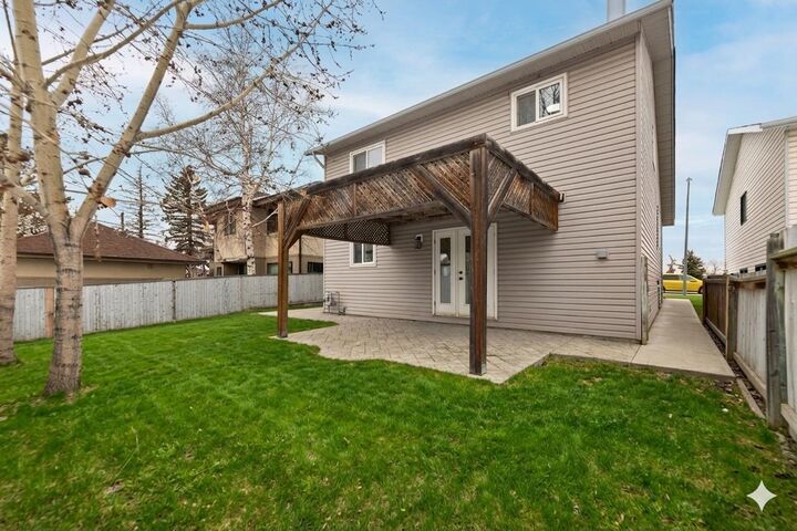 Photo de la propriété:  2031 24 Avenue NE  AB T2E 8H4 