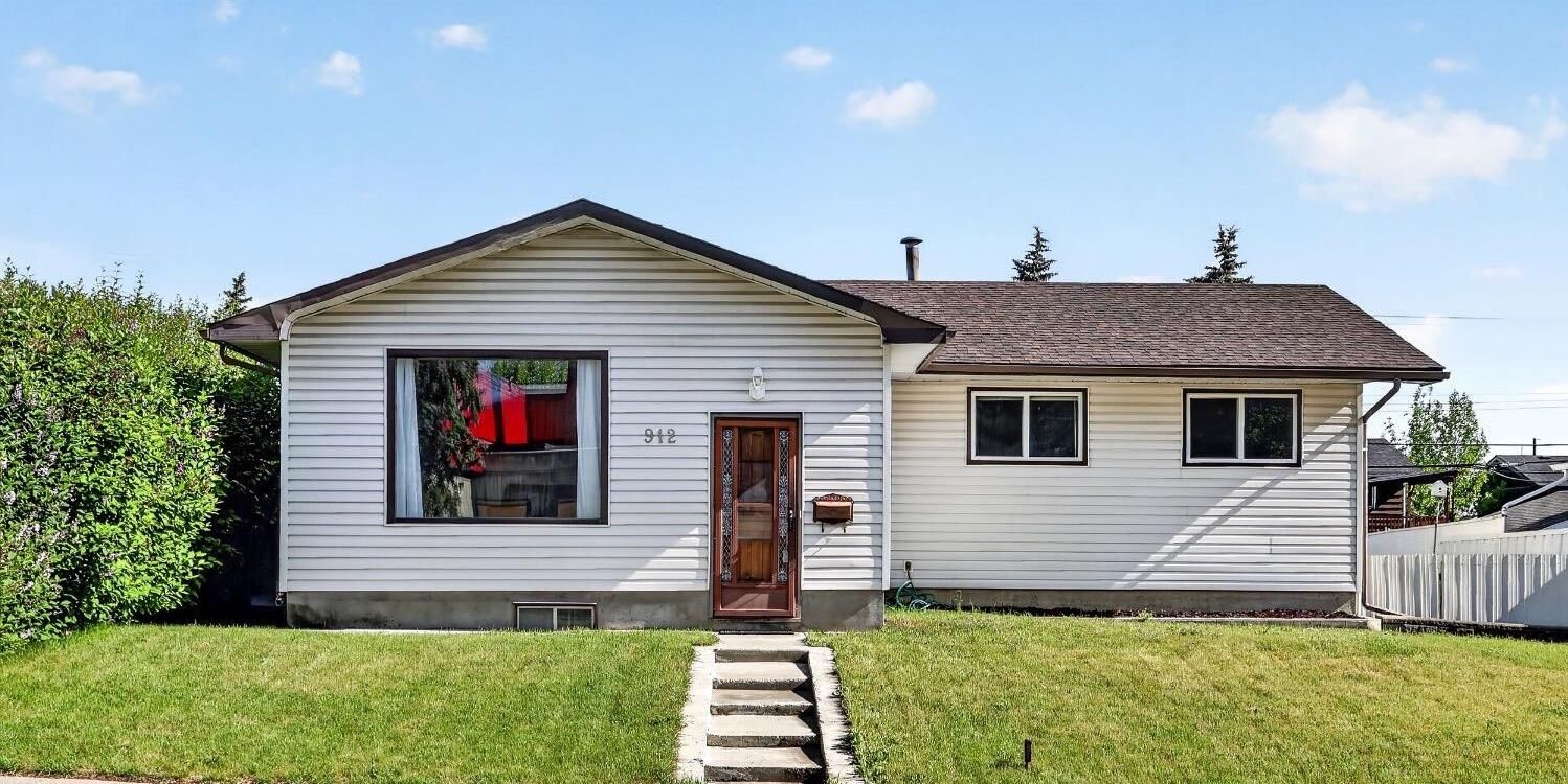 Property Photo:  912 Stonehaven Road SW  AB T2W 0P6 