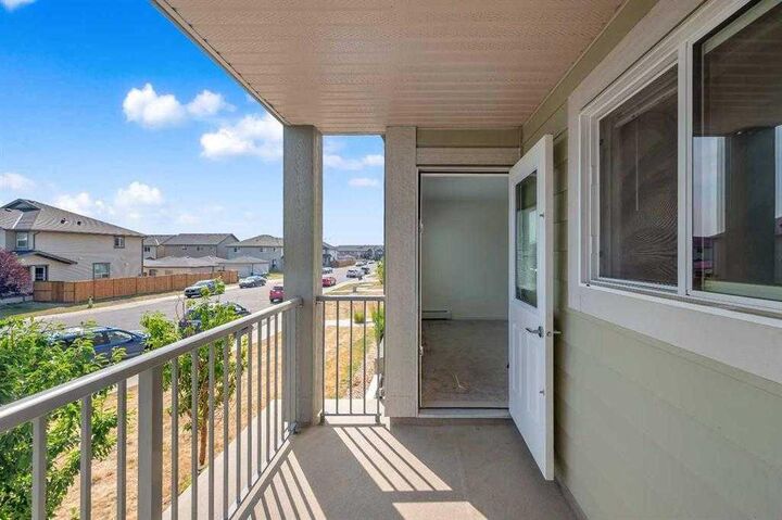 Property Photo: 181 Skyview Ranch Manor NE 2208 AB T3N 0V2