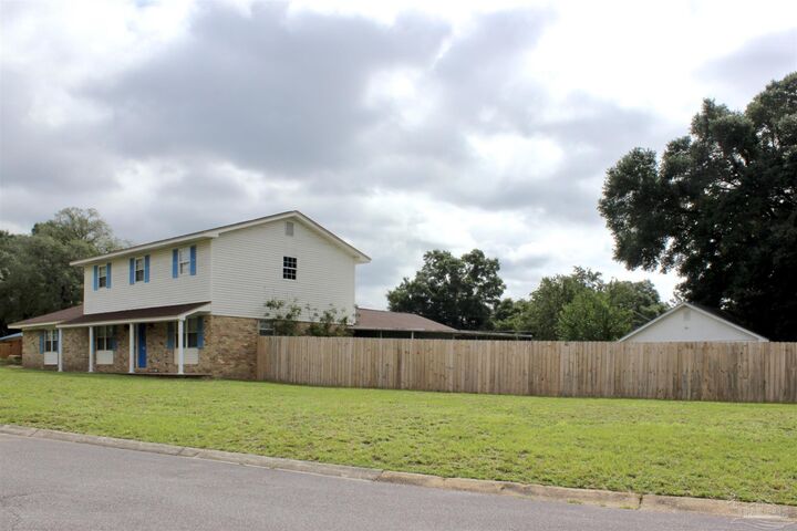 Property Photo:  6284 Starhill Dr  FL 32570 
