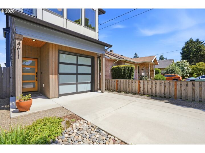 Property Photo: 4611 SE Knapp St OR 97206