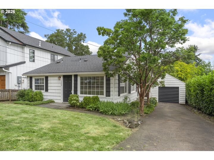 Property Photo: 1305 Spruce St OR 97034