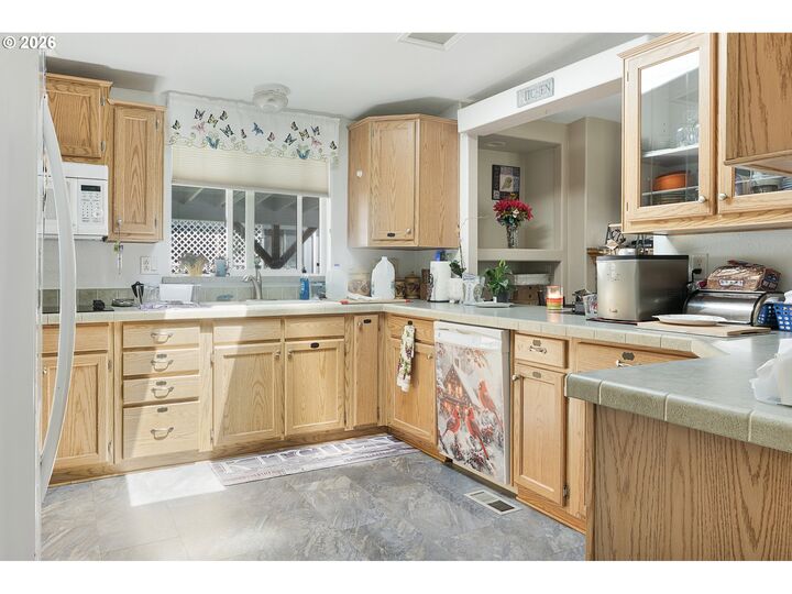Property Photo:  96465 Coverdell Rd 8  OR 97415 