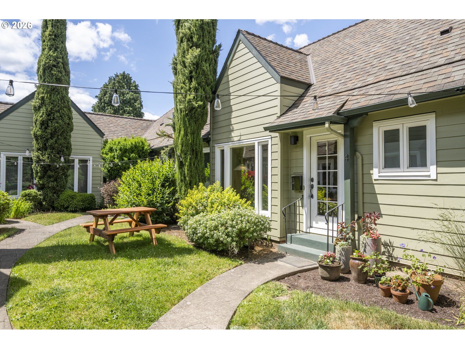 Property Photo: 1411 SE 30th Ave 4 OR 97214