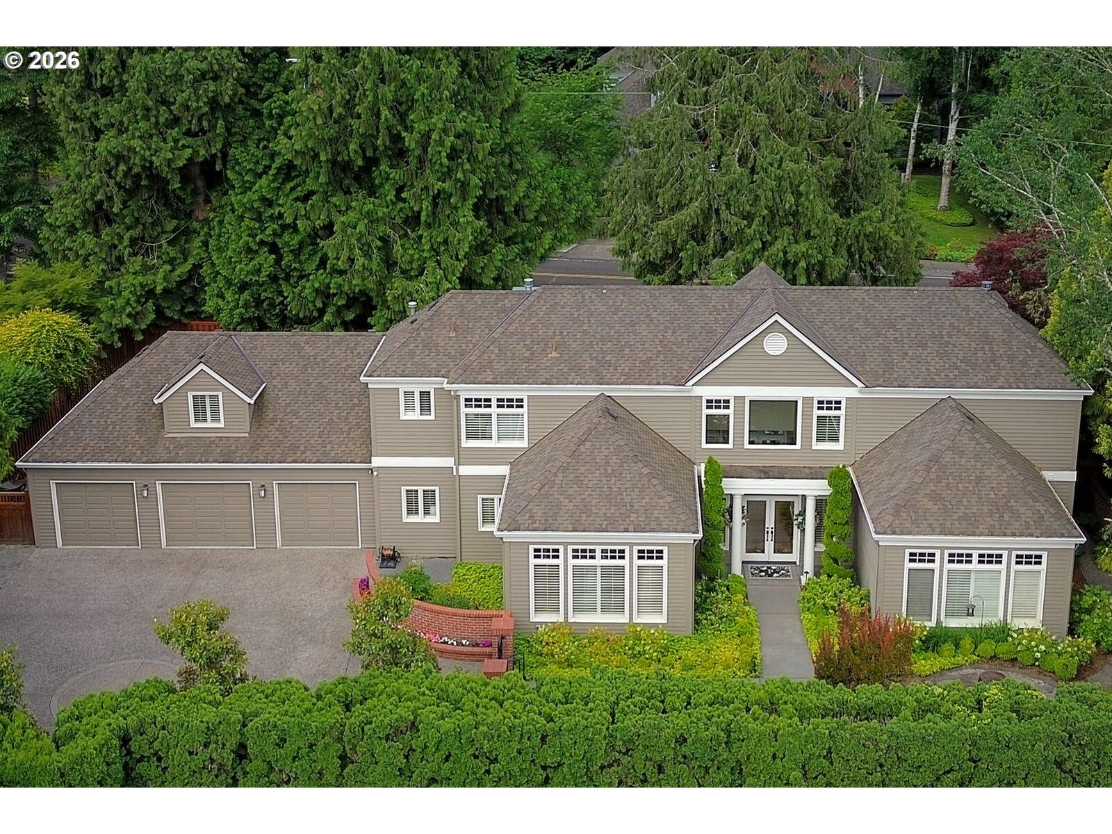 Property Photo: 3325 Cedar Ct OR 97034
