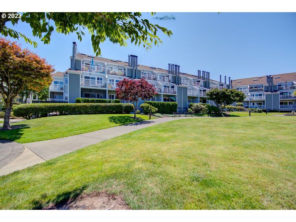 Property Photo:  179 N Hayden Bay Dr  OR 97217 