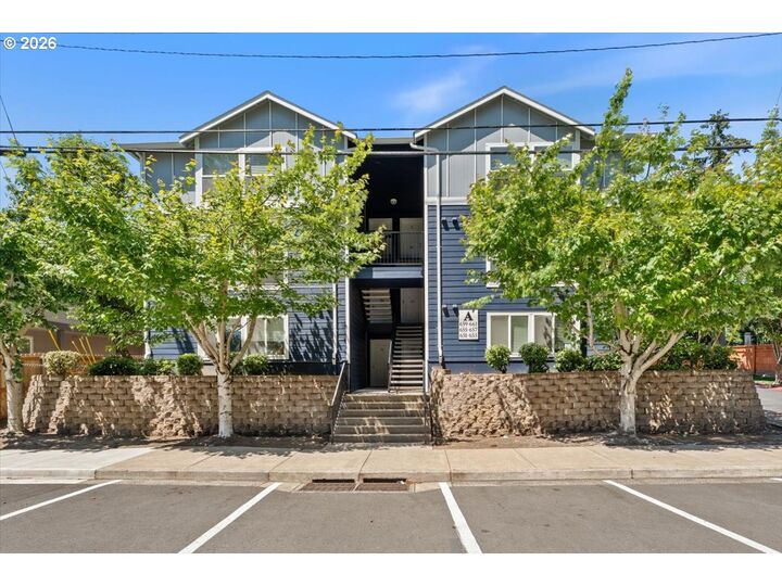 Property Photo: 661 NE 162nd Ave 301 OR 97230