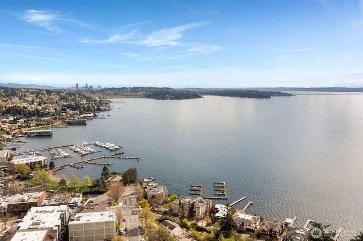 Property Photo:  112 E  2nd Street S  WA 98033 