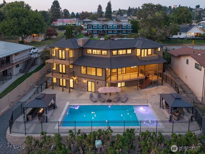 Property Photo: 755 Wapato Way WA 98831
