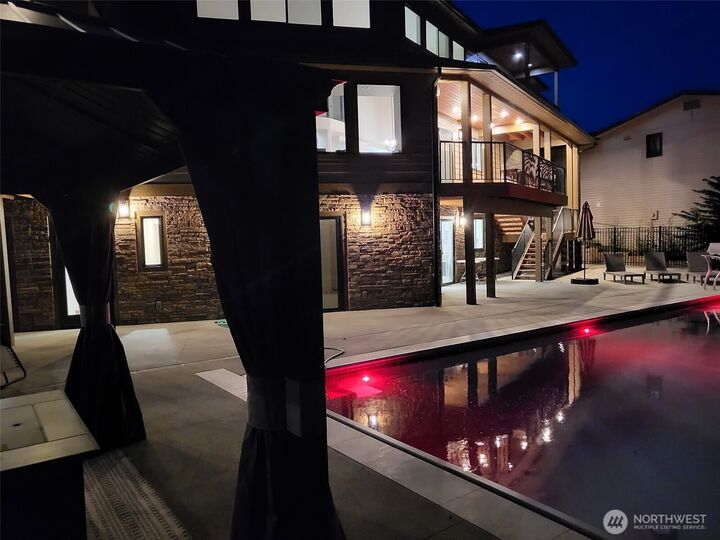 Property Photo: 755 Wapato Way WA 98831
