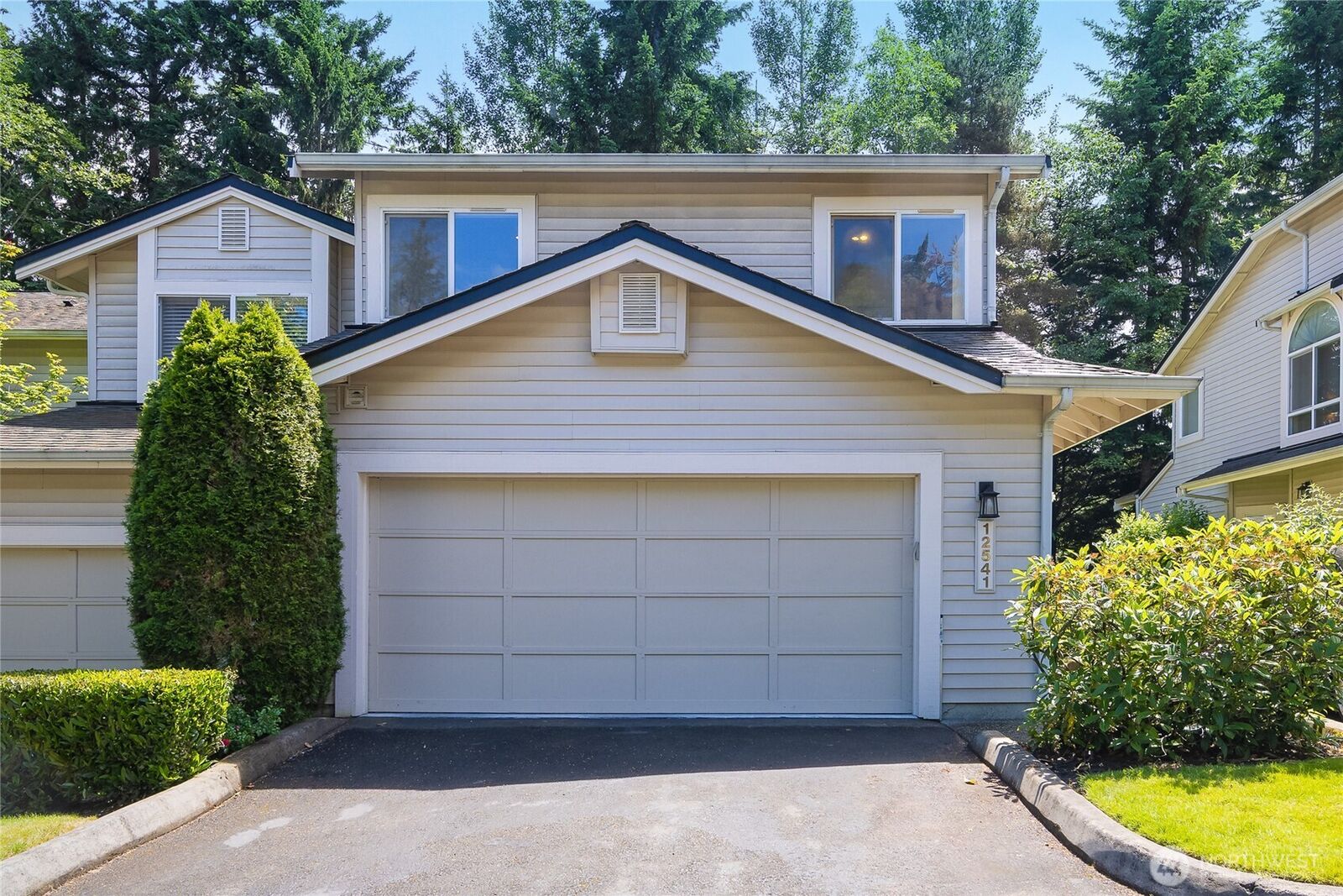 Property Photo:  12541 NE 7th Place  WA 98005 