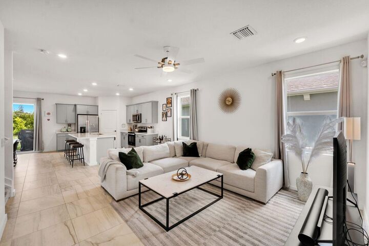 Property Photo:  4506 Catalina Way  FL 33463 
