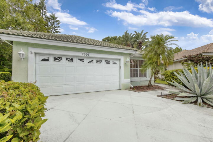 Property Photo: 2860 Waters Edge Circle FL 33413