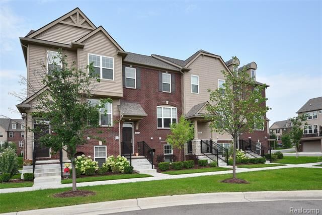 Property Photo:  2888 Glenbar Circle  MI 48307 
