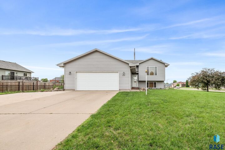 Property Photo: 5816 S Galway Ave SD 57106