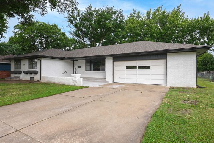 Property Photo: 6720 E Zimmerly St KS 67207