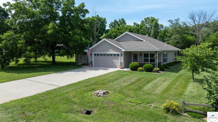 Property Photo: 2221 E 12th MO 65301