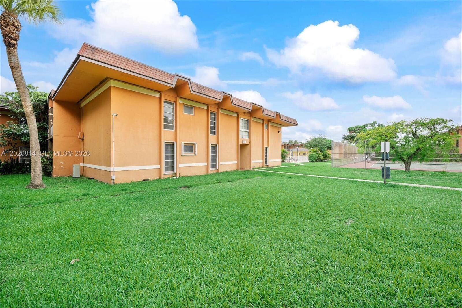 Property Photo: 9445 SW 76th St U4 FL 33173
