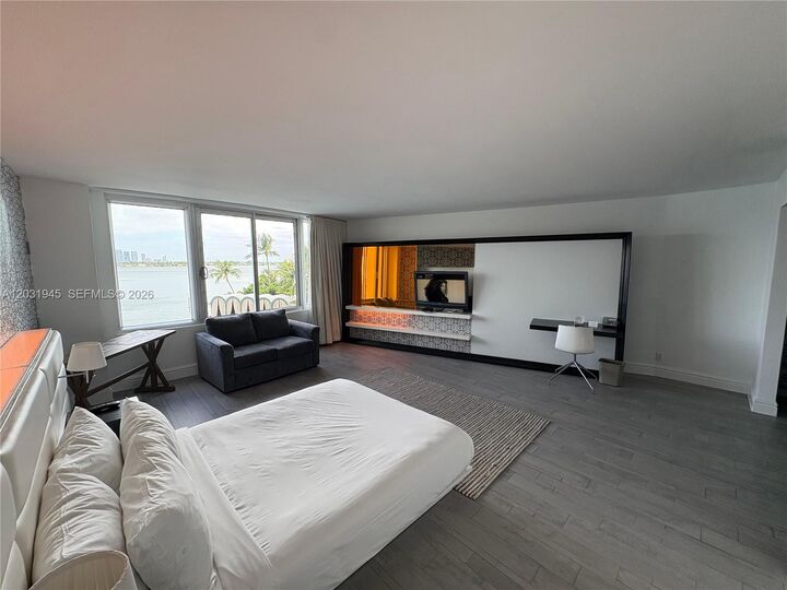 Property Photo: 1100 West Ave 418 FL 33139