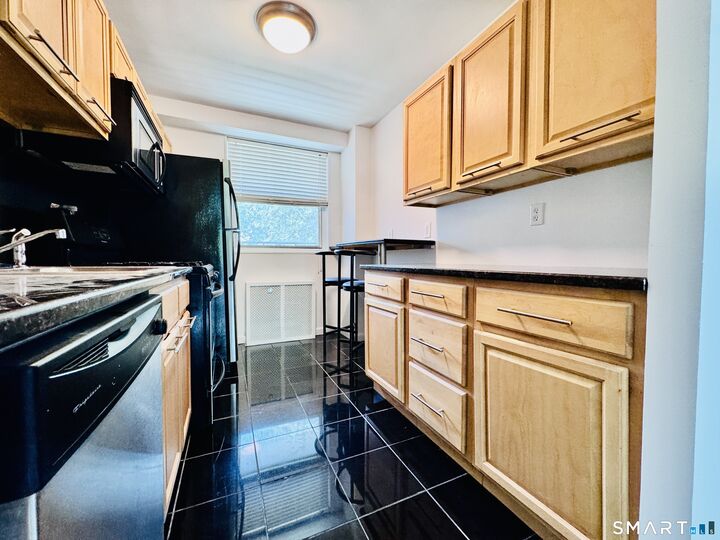 Property Photo:  91 Strawberry Hill Avenue 425  CT 06902 