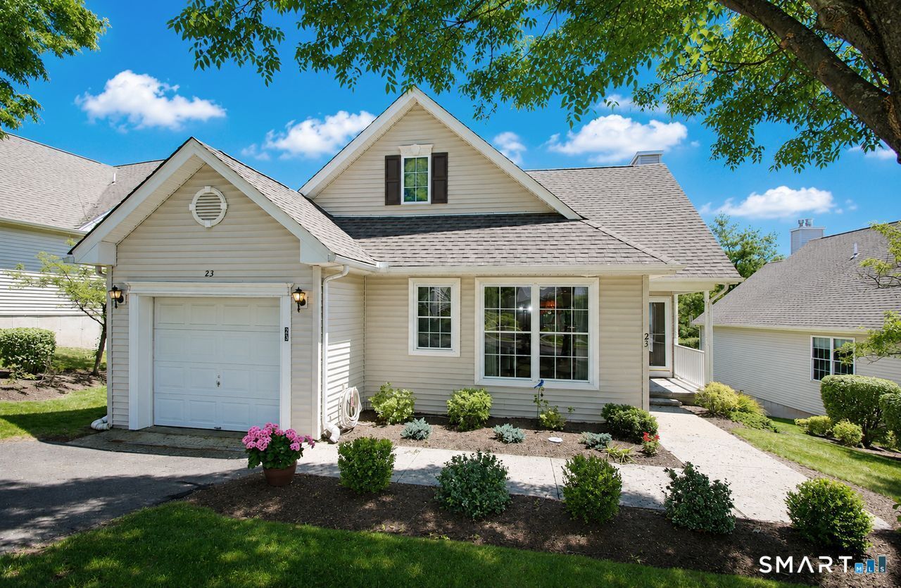 Property Photo:  25 Hamden Hills Drive 23  CT 06518 