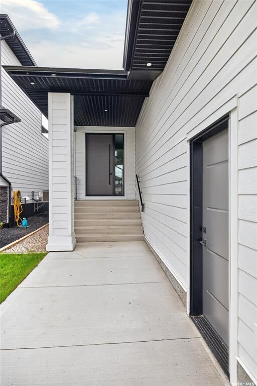 Property Photo: 428 Woolf Bend SK S7W 1E5