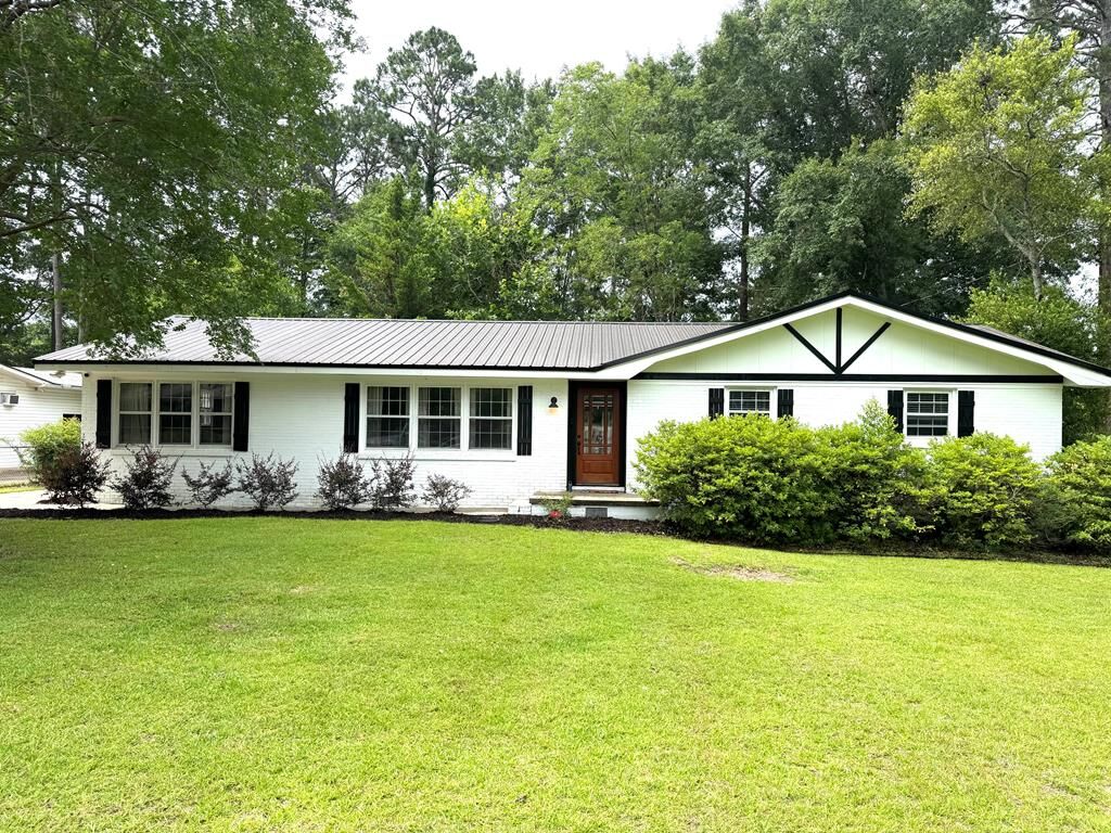 Property Photo:  409 Sequoyah  AL 36303 