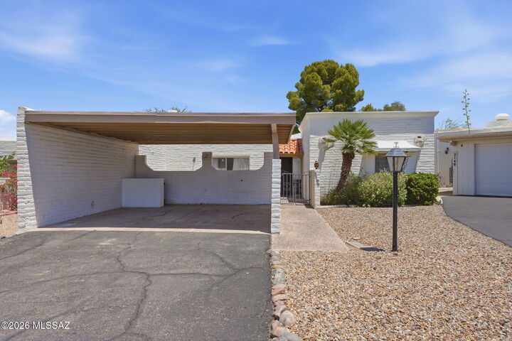 Property Photo: 2154 N Calle De Vida AZ 85715