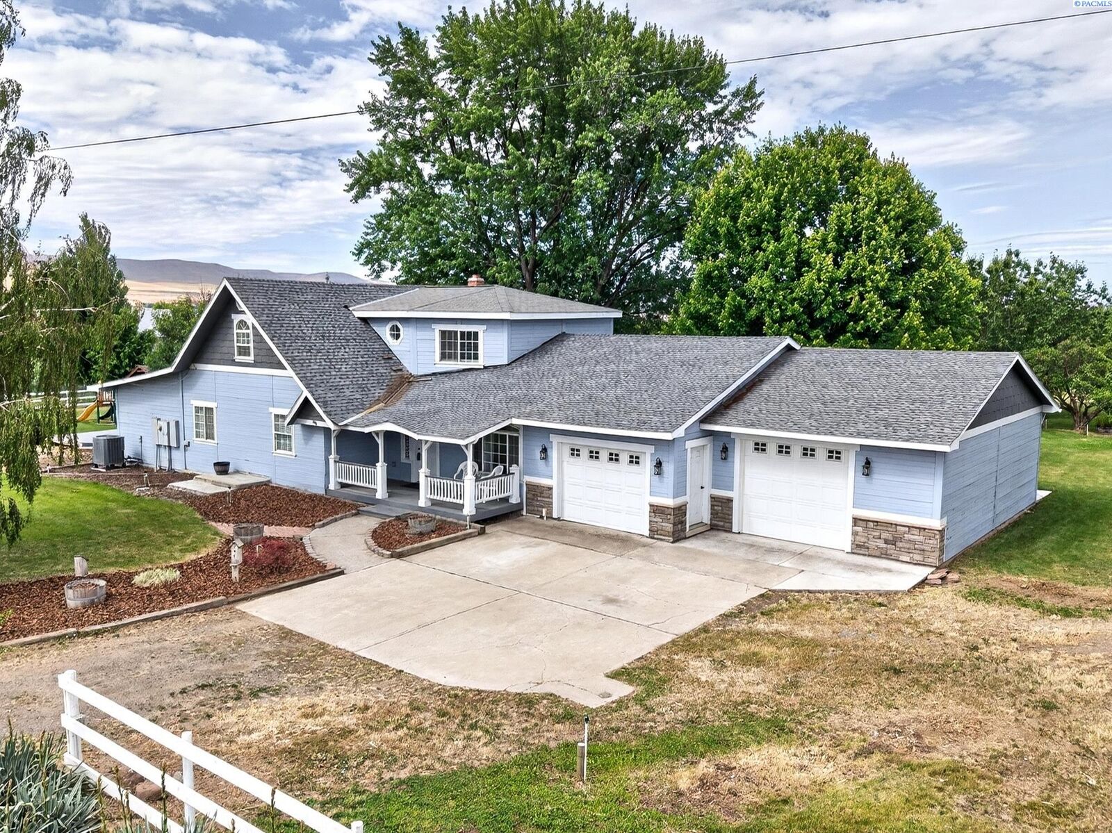 Property Photo: 230 Krough WA 99350