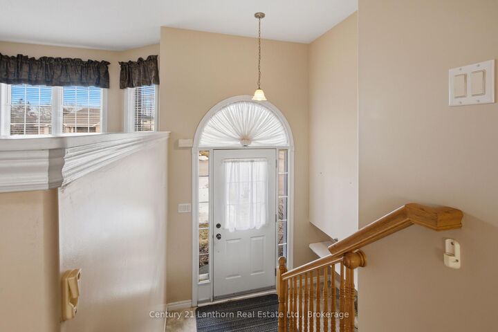 Property Photo:  6 Chisholm Square  ON K8N 5Z4 
