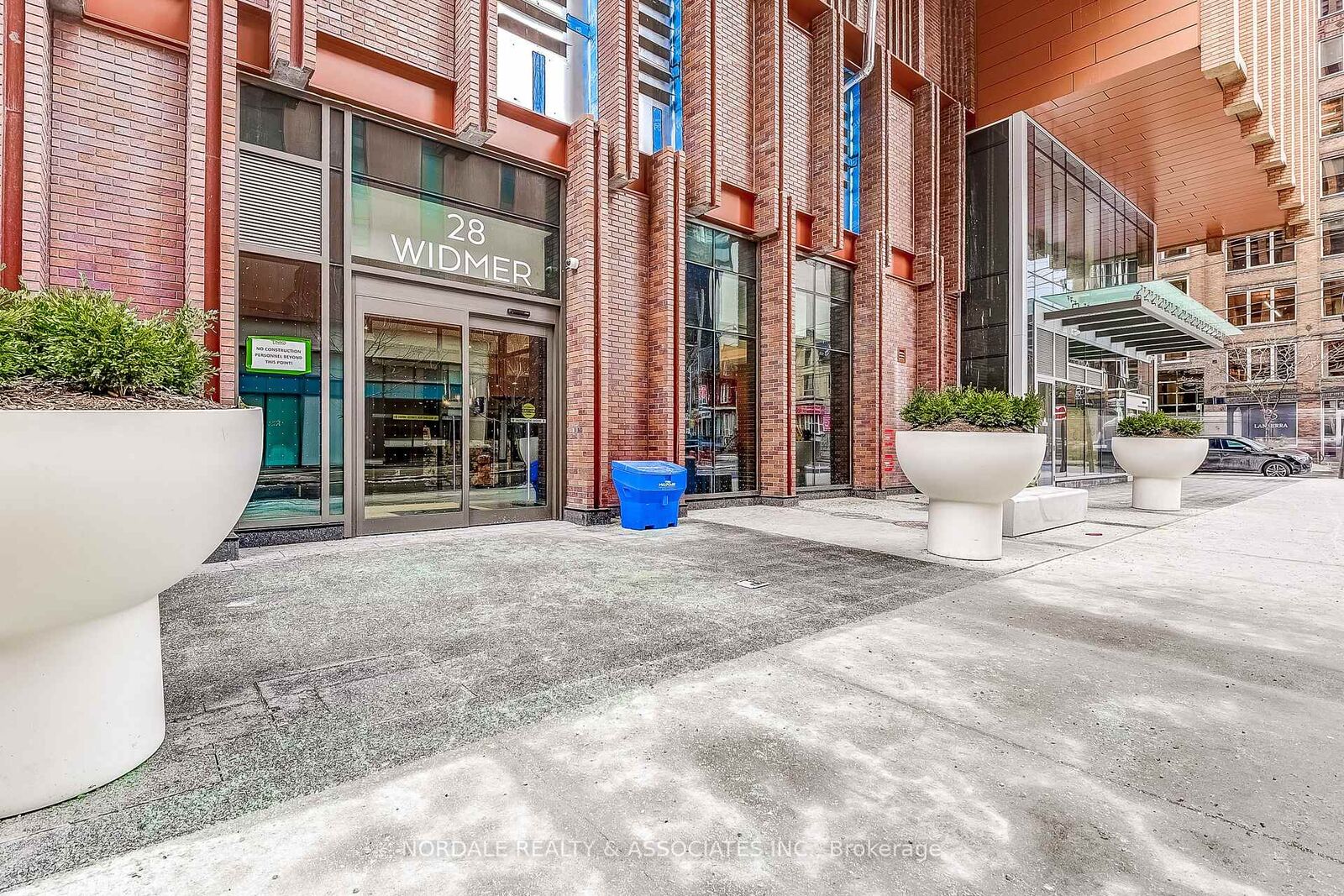 Property Photo: 28 Widmer Street 3127 ON M5V 0T2