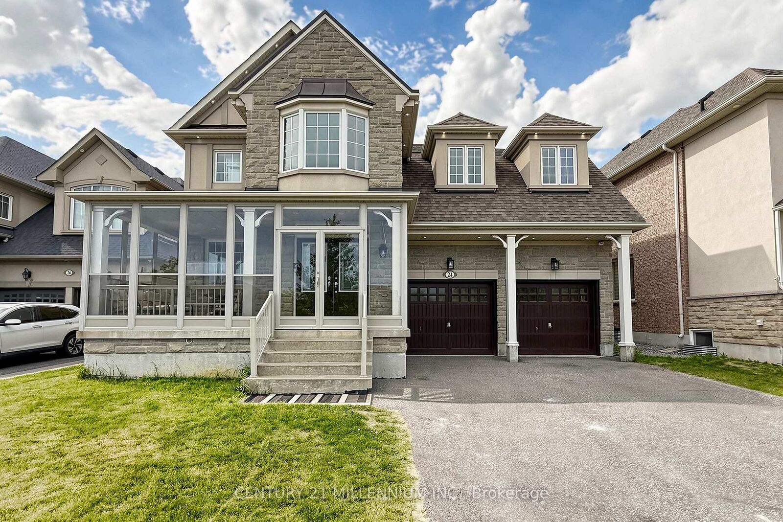 Property Photo: 24 Fanfare Place ON L6P 3E2