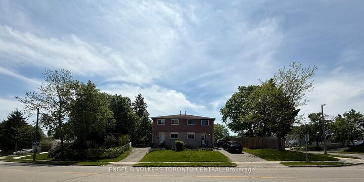 687 College Avenue W — photo 1