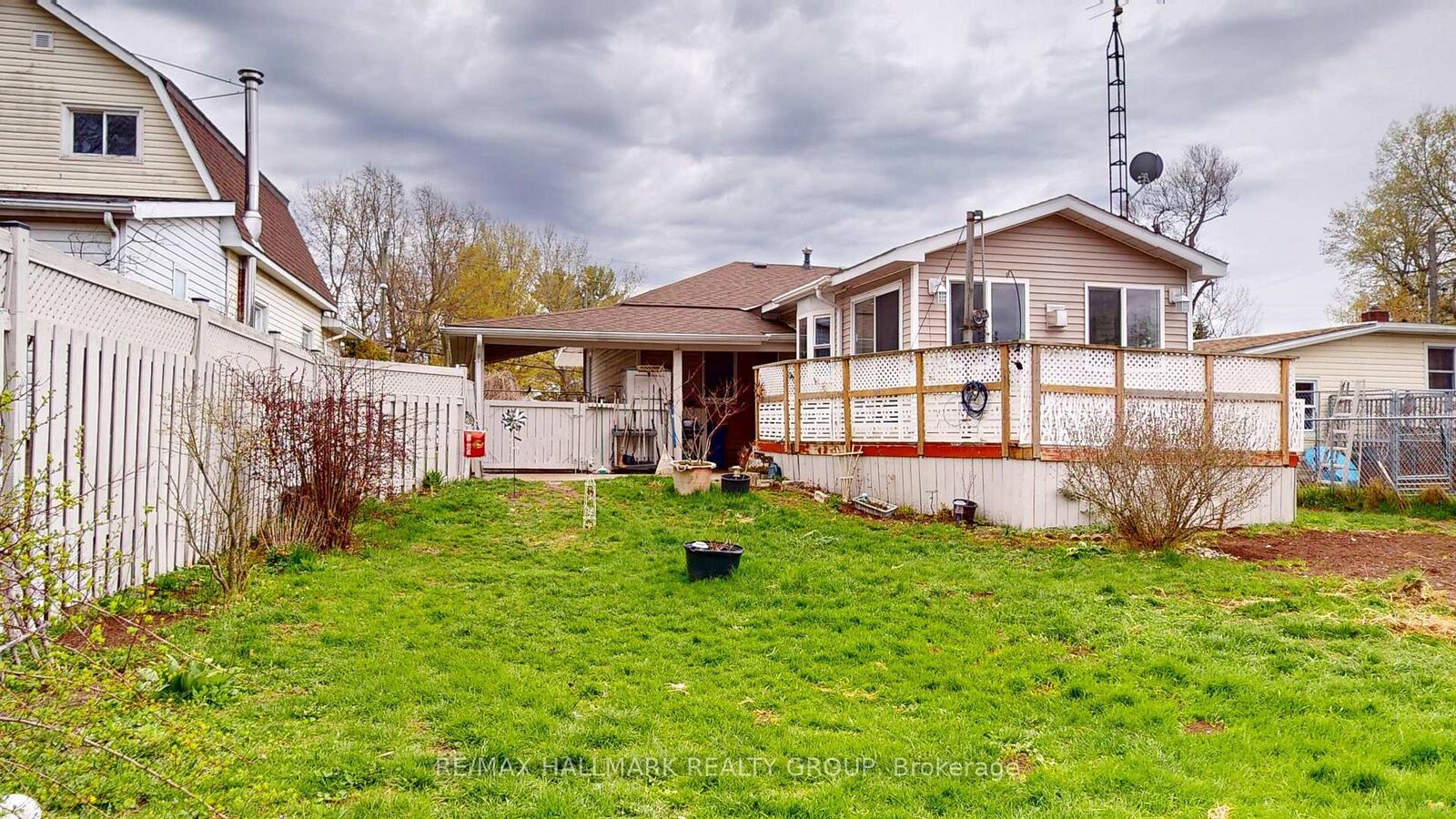 Property Photo: 20 Crawford Street ON K6V 1S3