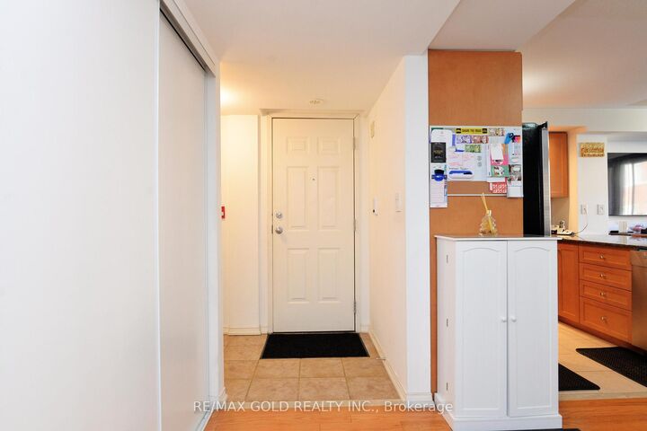 Property Photo: 671A Warden Avenue 26 ON M1L 0G3