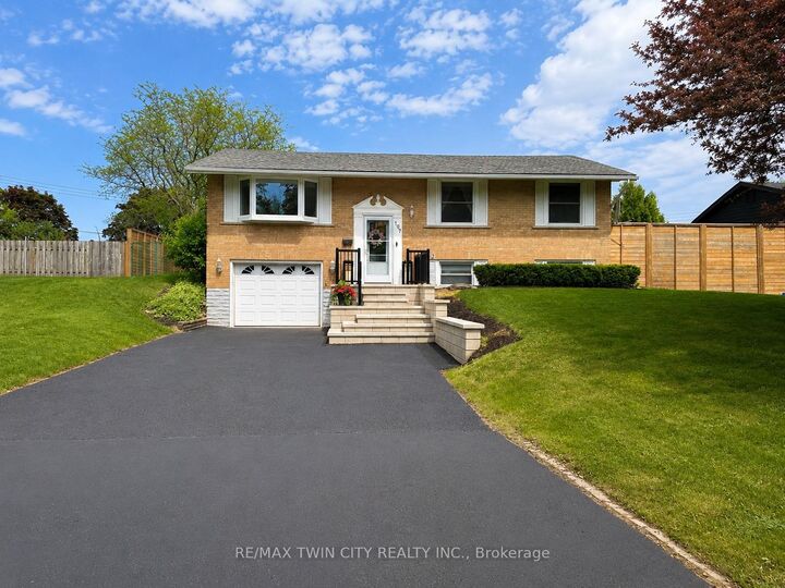 107 Rosslinn Road — photo 1