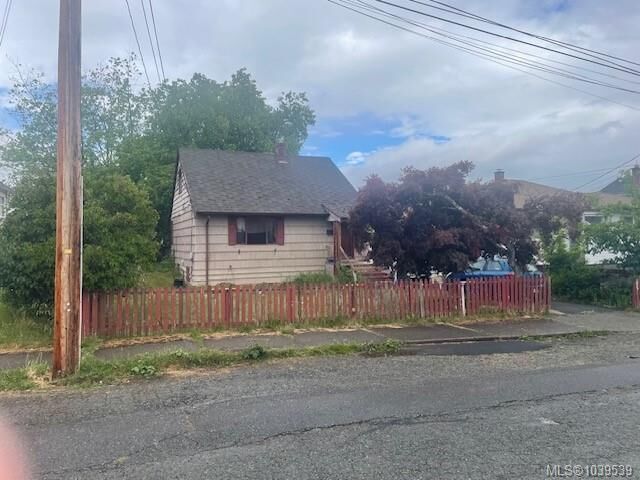 2876 12th Ave — photo 1