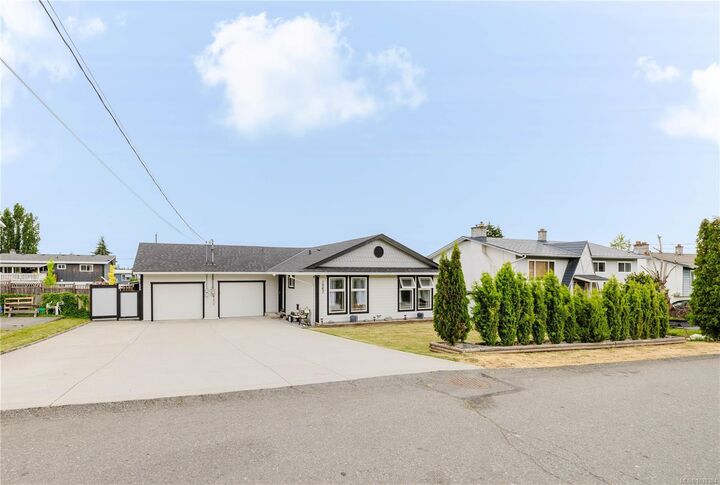 Property Photo:  1567 Pauline St  BC V0R 1R0 