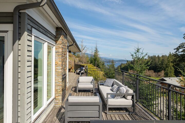 Property Photo: 889 Cowan Point Drive BC V0N 1G2