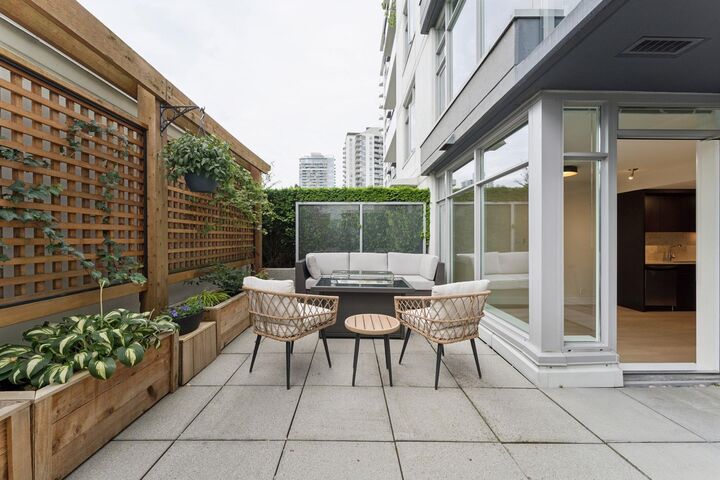 Property Photo:  1320 Chesterfield Avenue 306  BC V7M 0A6 