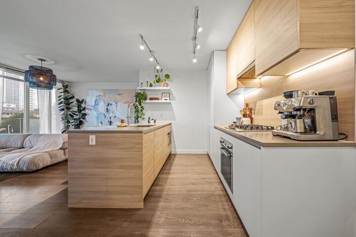 652 Whiting Way 504 — photo 1