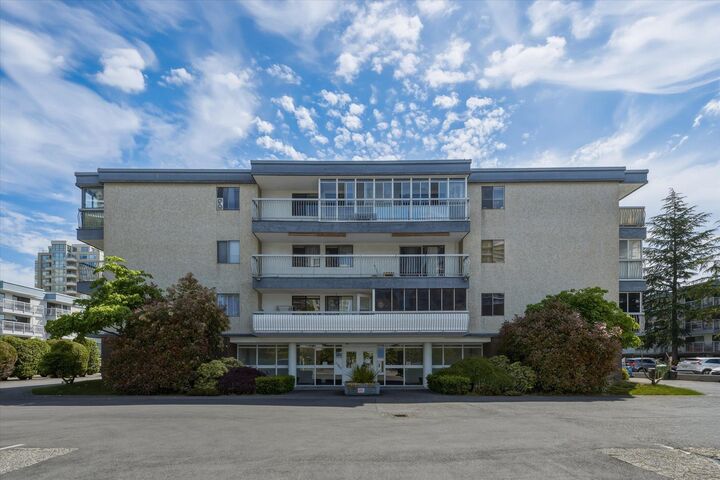 Property Photo: 6380 Buswell Street 304 BC V6Y 2G2
