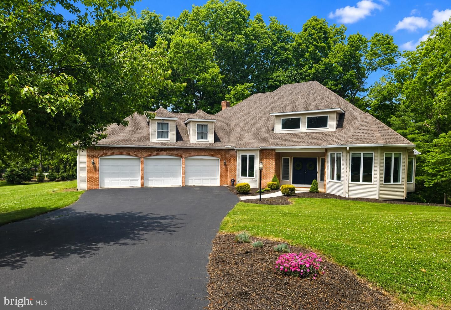 Property Photo:  125 Foxfire  PA 17339 