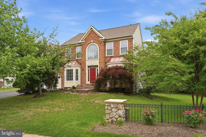 Property Photo: 6355 Willowfield Way VA 22150