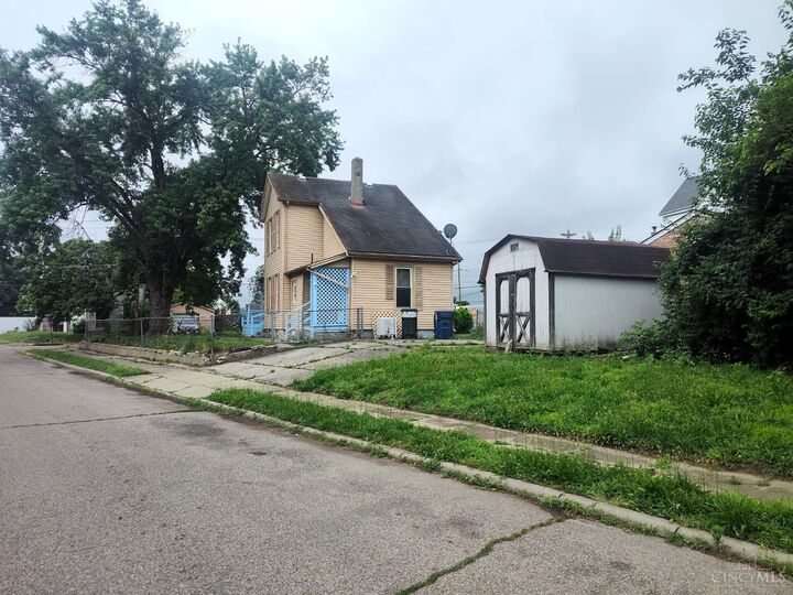 Property Photo: 200 Maple Street OH 45216
